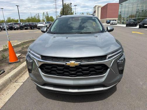 Sterling Gray Metallic 2025 Chevrolet Trax LT