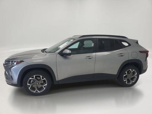 Sterling Gray Metallic 2025 Chevrolet Trax LT