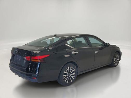 Super Black 2025 Nissan Altima 2.5 SV