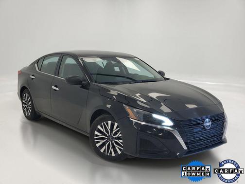 Super Black 2025 Nissan Altima 2.5 SV