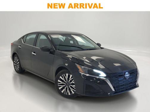 Super Black 2025 Nissan Altima 2.5 SV