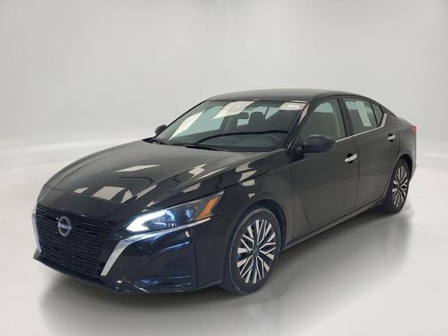 Super Black 2025 Nissan Altima 2.5 SV