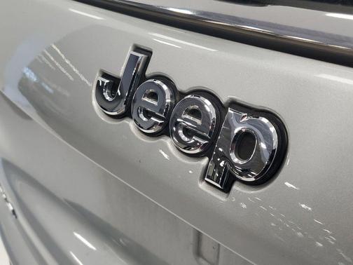 Silver Zynith Metallic Clearcoat 2025 Jeep Compass Limited