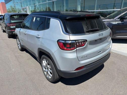 Silver Zynith Metallic Clearcoat 2025 Jeep Compass Limited