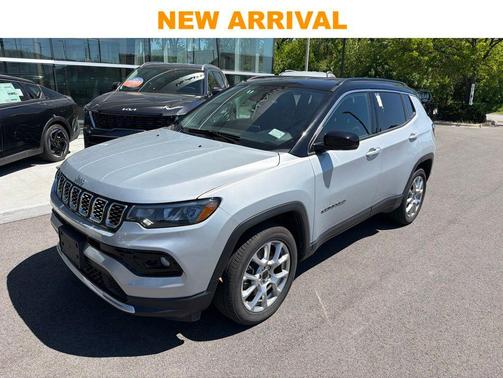 Silver Zynith Metallic Clearcoat 2025 Jeep Compass Limited