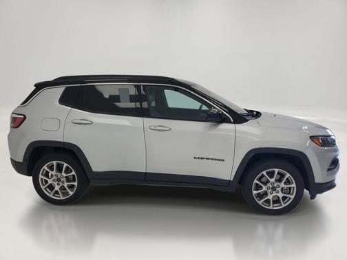 Silver Zynith Metallic Clearcoat 2025 Jeep Compass Limited