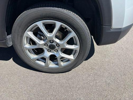 Silver Zynith Metallic Clearcoat 2025 Jeep Compass Limited