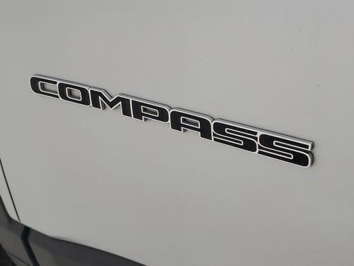 Silver Zynith Metallic Clearcoat 2025 Jeep Compass Limited