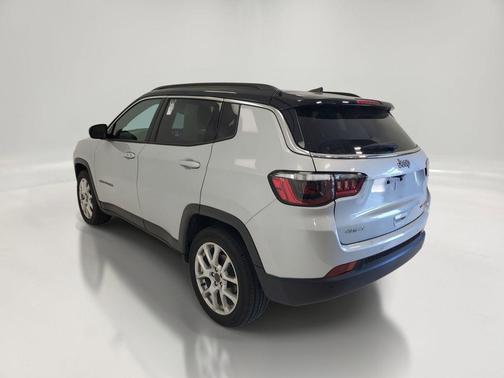 Silver Zynith Metallic Clearcoat 2025 Jeep Compass Limited