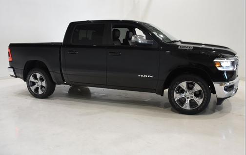 Diamond Black Crystal Pearlcoat 2023 RAM 1500 Laramie
