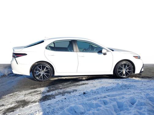 Ice 2023 Toyota Camry SE