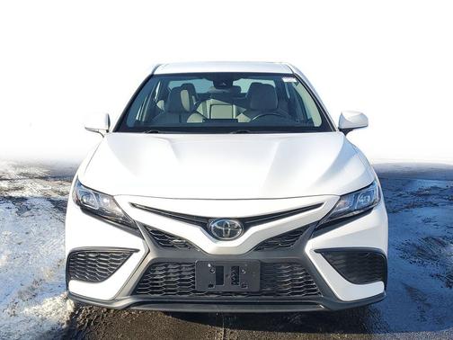 Ice 2023 Toyota Camry SE