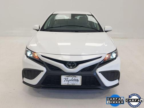 Ice 2023 Toyota Camry SE
