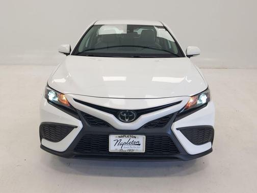 Ice 2023 Toyota Camry SE