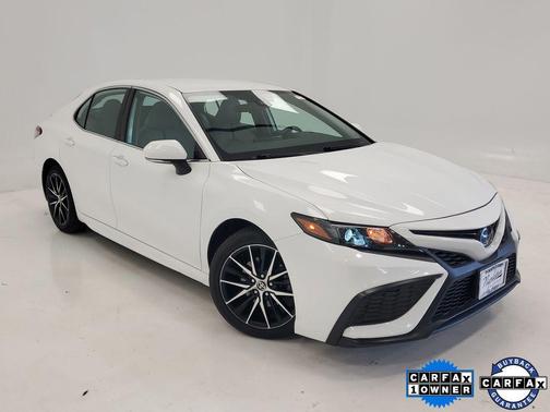 Ice 2023 Toyota Camry SE