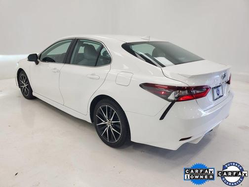 Ice 2023 Toyota Camry SE