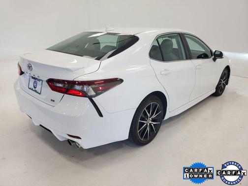 Ice 2023 Toyota Camry SE