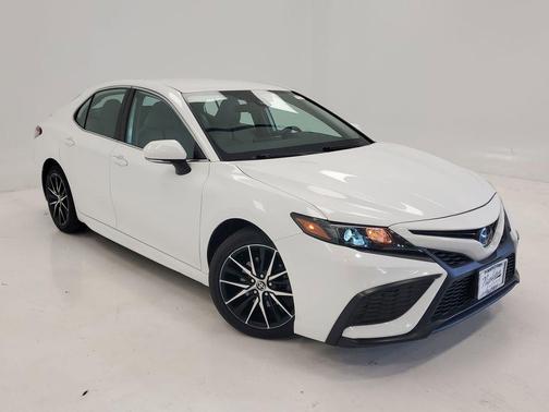 Ice 2023 Toyota Camry SE
