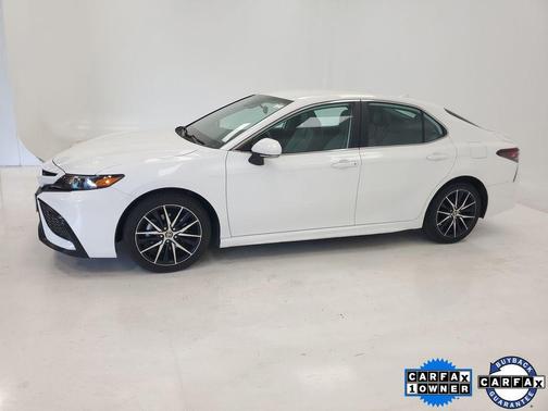 Ice 2023 Toyota Camry SE