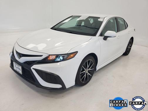 Ice 2023 Toyota Camry SE