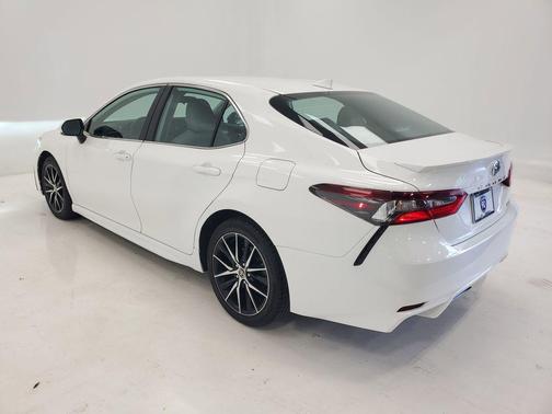 Ice 2023 Toyota Camry SE