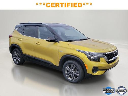 Starbright Yellow/Black Roof 2023 Kia Seltos S