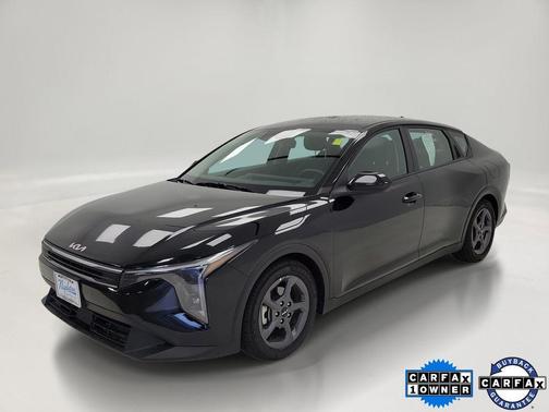 Aurora Black Pearl 2025 Kia K4 LXS