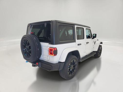 Bright White Clearcoat 2023 Jeep Wrangler 4xe Sahara
