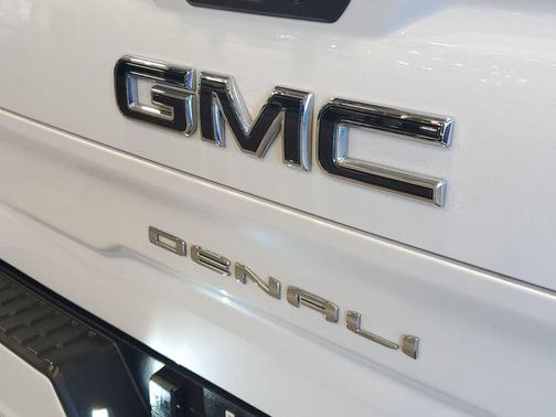 White Frost Tricoat 2022 GMC Sierra 1500 Denali Ultimate