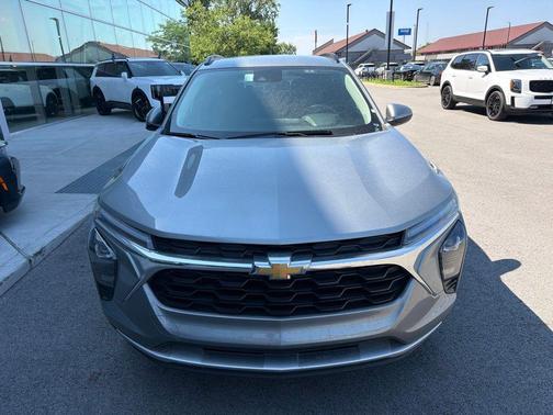 Sterling Gray Metallic 2025 Chevrolet Trax LT