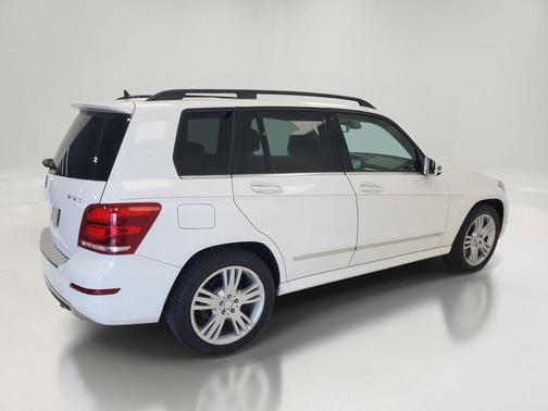White 2015 Mercedes-Benz GLK-Class GLK 350 4MATIC