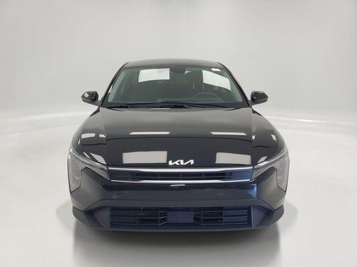 Aurora Black Pearl 2025 Kia K4 LXS