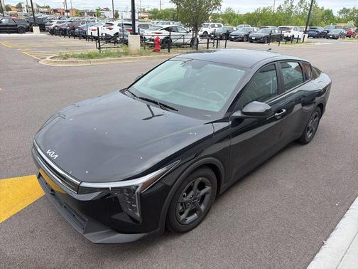 Aurora Black Pearl 2025 Kia K4 LXS