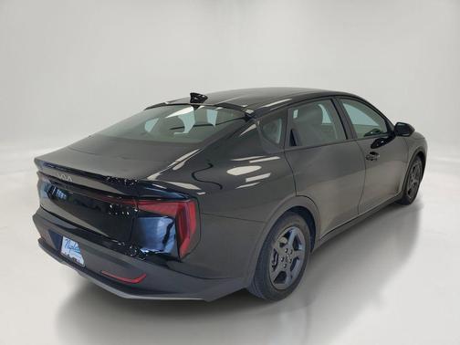 Aurora Black Pearl 2025 Kia K4 LXS