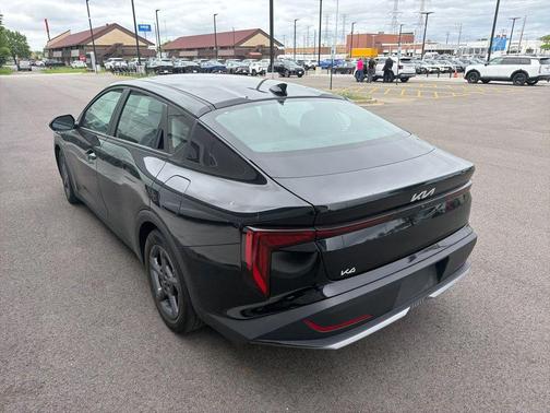 Aurora Black Pearl 2025 Kia K4 LXS