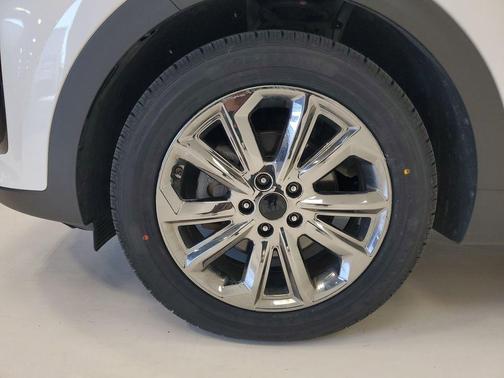 Snow White Pearl 2022 Kia Sportage S