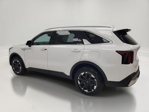 Glacial White Pearl 2024 Kia Sorento S