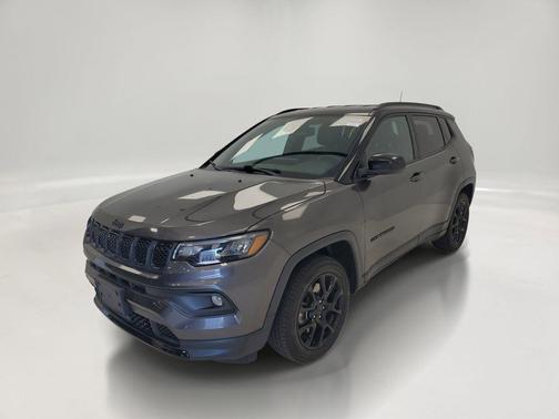 Granite Crystal Metallic Clearcoat 2023 Jeep Compass Latitude
