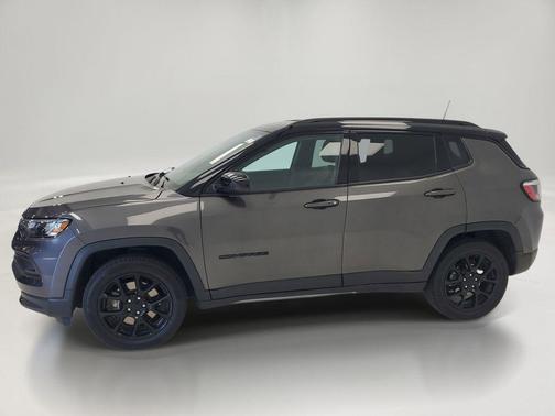 Granite Crystal Metallic Clearcoat 2023 Jeep Compass Latitude