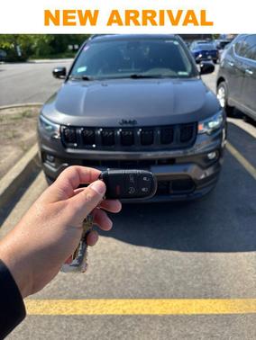 Granite Crystal Metallic Clearcoat 2023 Jeep Compass Latitude