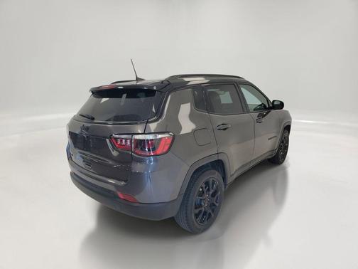 Granite Crystal Metallic Clearcoat 2023 Jeep Compass Latitude
