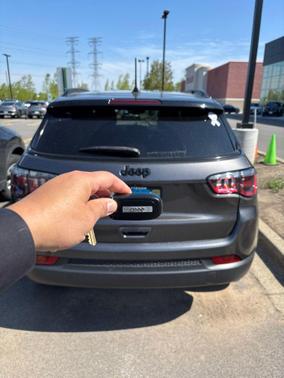 Granite Crystal Metallic Clearcoat 2023 Jeep Compass Latitude