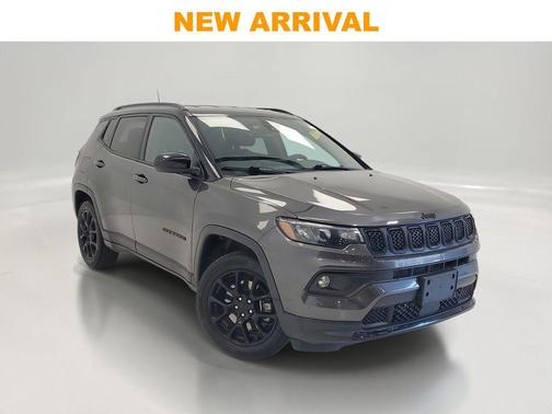 Granite Crystal Metallic Clearcoat 2023 Jeep Compass Latitude