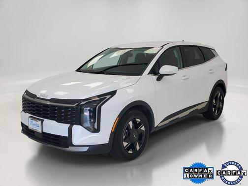 Glacial White Pearl 2026 Kia Sportage LX