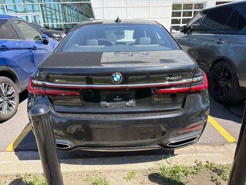 Black Sapphire Metallic 2022 BMW 740 i xDrive