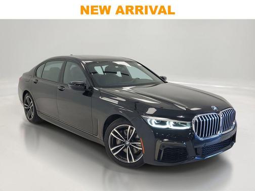Black Sapphire Metallic 2022 BMW 740 i xDrive