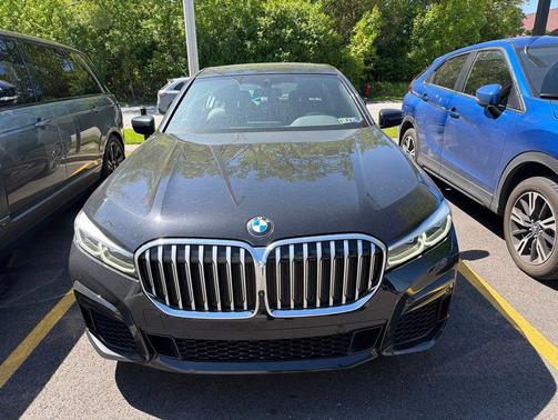 Black Sapphire Metallic 2022 BMW 740 i xDrive
