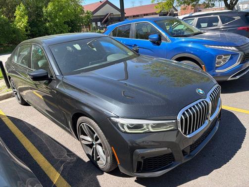 Black Sapphire Metallic 2022 BMW 740 i xDrive