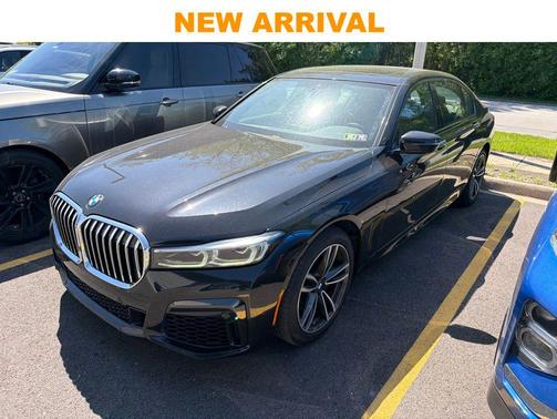 Black Sapphire Metallic 2022 BMW 740 i xDrive