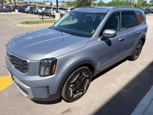 Everlasting Silver 2025 Kia Telluride S